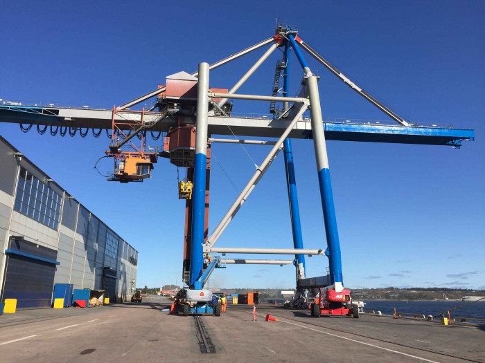 Harbour Crane in Oxel&ouml;sund Sweden
